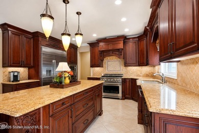 Beautiful and well maintained two family CHC in the heart of SE - photo 32