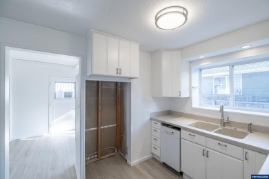 Accepted Offer with Contingencies. HUGE SHOP! Open the door to a