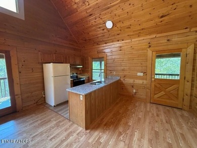 Renovated and ready to move in condition! Cozy cabin offers - photo 6