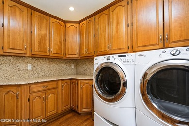 Beautiful and well maintained two family CHC in the heart of SE - photo 37