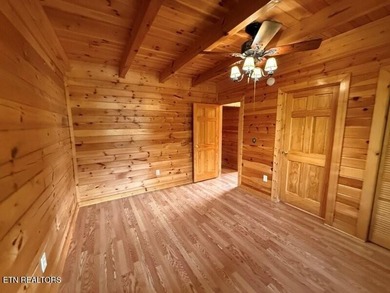 Renovated and ready to move in condition! Cozy cabin offers - photo 9