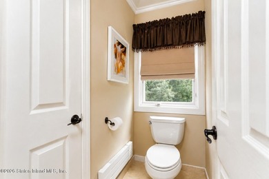Beautiful and well maintained two family CHC in the heart of SE - photo 39