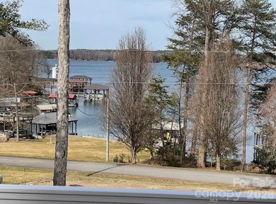 WOW-Lake Norman water views from this fabulous ranch home with a - photo 2