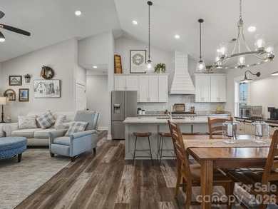 WOW-Lake Norman water views from this fabulous ranch home with a - photo 4
