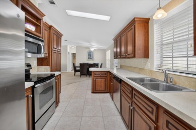 Beautifully maintained 2012 manufactured home offering over 1 - photo 5