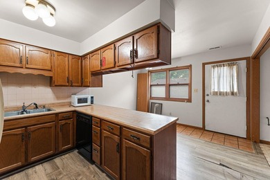 Great value in a prime location! This spacious condo is the - photo 8