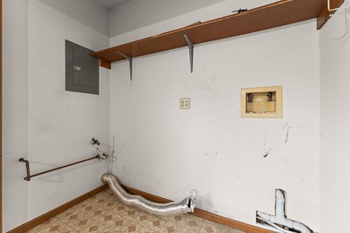 Great value in a prime location! This spacious condo is the - photo 9