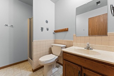 Great value in a prime location! This spacious condo is the - photo 10