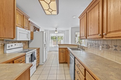 Enjoy lake life in this beautiful 4-bedroom, 3 bath home with a - photo 15