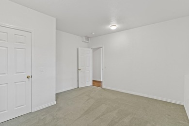 Enjoy lake life in this beautiful 4-bedroom, 3 bath home with a - photo 43