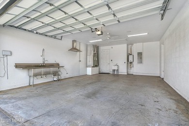 This thoughtfully designed residence combines low-maintenance - photo 48