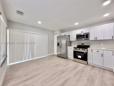 Welcome to this inviting, pet-friendly, corner-lot townhome - photo 8
