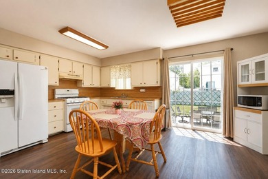 Welcome to 88 East Macon Avenue, a spacious 18-foot-wide - photo 11