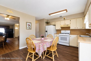 Welcome to 88 East Macon Avenue, a spacious 18-foot-wide - photo 12