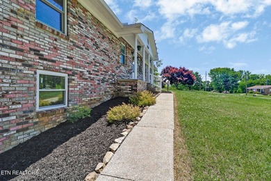 Welcome to 2728 Mary Emily Lane in Knoxville! This lovely brick - photo 5