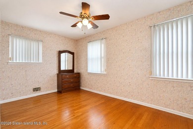 Welcome to 88 East Macon Avenue, a spacious 18-foot-wide - photo 20