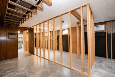 Welcome to 88 East Macon Avenue, a spacious 18-foot-wide - photo 23