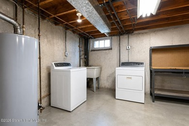 Welcome to 88 East Macon Avenue, a spacious 18-foot-wide - photo 26