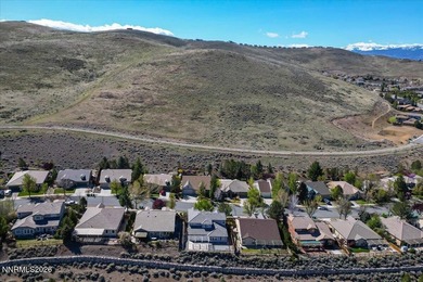 4 bed, 2.5 bath with the primary suite on the main level. Clean - photo 34