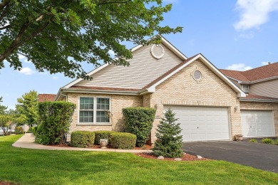 Lake Townhome/Townhouse For Sale in New Lenox, Illinois
