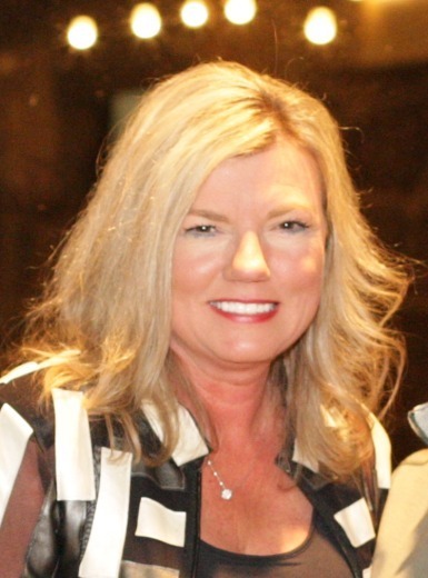 Tammy Landry with Landry Greers Ferry Lake Realty in AR advertising on LakeHouse.com