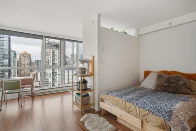 Welcome to Park Plaza in Yaletown! Located directly on Emery - photo 5