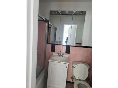 L-shape studio located in the heart of Jamaica Hills. Well - photo 7