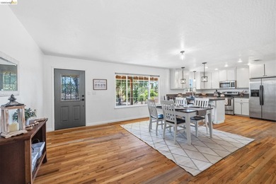 CHARMING SINGLE-LEVEL RANCH HOME ON OVER AN ACRE! Welcome to - photo 3