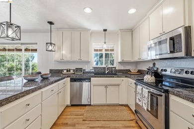 CHARMING SINGLE-LEVEL RANCH HOME ON OVER AN ACRE! Welcome to - photo 8