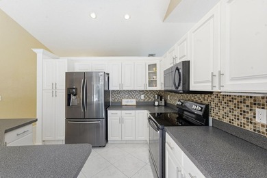 Welcome to this charming single-story residence in Sun Valley - photo 10
