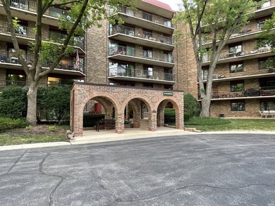 Highly desirable Baybrook Park offers this rarely available - photo 2