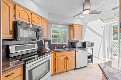 Rarely available cornerunit townhouse in the highly desirable - photo 14