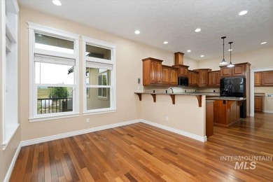 Fantastic Views! This beautiful home offers 3 bedrooms, 3 - photo 17
