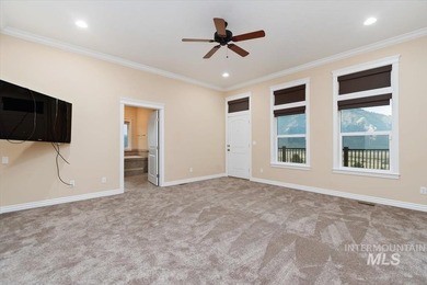 Fantastic Views! This beautiful home offers 3 bedrooms, 3 - photo 18