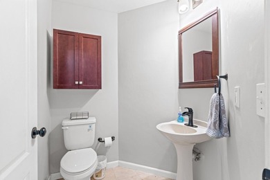 Rarely available cornerunit townhouse in the highly desirable - photo 18