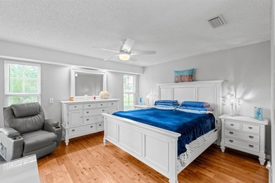 Rarely available cornerunit townhouse in the highly desirable - photo 20
