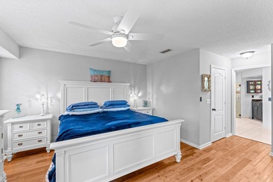 Rarely available cornerunit townhouse in the highly desirable - photo 21
