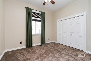 Fantastic Views! This beautiful home offers 3 bedrooms, 3 - photo 25