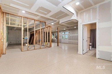 Fantastic Views! This beautiful home offers 3 bedrooms, 3 - photo 26