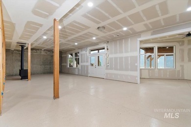 Fantastic Views! This beautiful home offers 3 bedrooms, 3 - photo 28