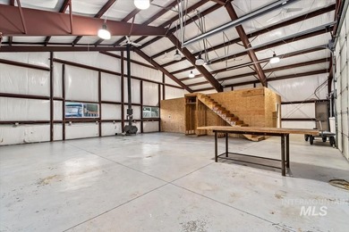 Fantastic Views! This beautiful home offers 3 bedrooms, 3 - photo 32
