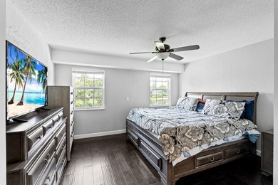 Rarely available cornerunit townhouse in the highly desirable - photo 34