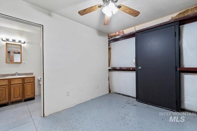 Fantastic Views! This beautiful home offers 3 bedrooms, 3 - photo 35
