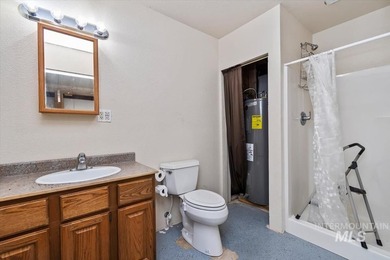 Fantastic Views! This beautiful home offers 3 bedrooms, 3 - photo 36
