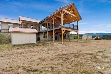 Fantastic Views! This beautiful home offers 3 bedrooms, 3 - photo 42