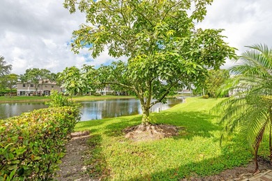 Rarely available cornerunit townhouse in the highly desirable - photo 42