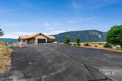 Fantastic Views! This beautiful home offers 3 bedrooms, 3 - photo 47