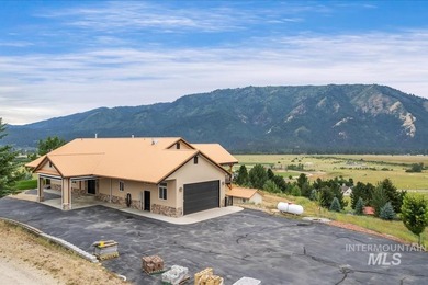 Fantastic Views! This beautiful home offers 3 bedrooms, 3 - photo 49