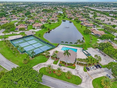 Rarely available cornerunit townhouse in the highly desirable - photo 49