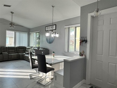 Welcome to this beautiful Grand Palms Golf Community! A spacious - photo 3